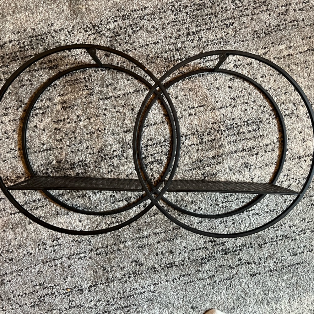 Overlapping circles, wall shelf